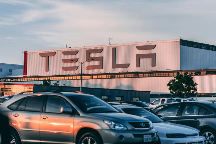 La conséquence coûteuse lorsque trop de Teslas – des batteries – ne sont pas vendues